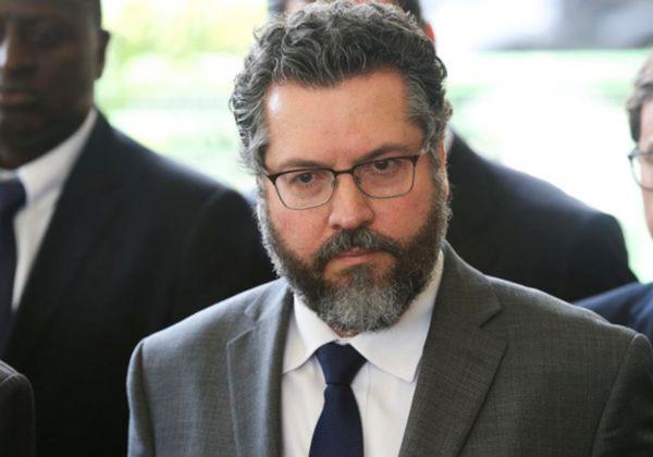 Ministro das Relações Exteriores pede demissão do cargo 