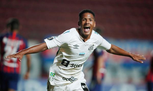Santos bate San Lorenzo com gol histórico de Ângelo