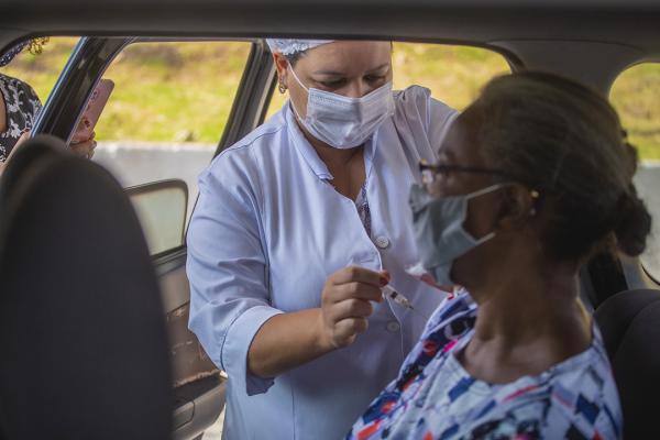 Segunda, 19/04, tem vacinação contra Covid-19 para idosos 62+