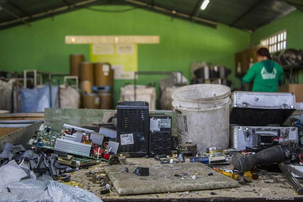 Dia Internacional da Reciclagem: coleta seletiva passa por 12 bairros e 80 condomínios de Cotia