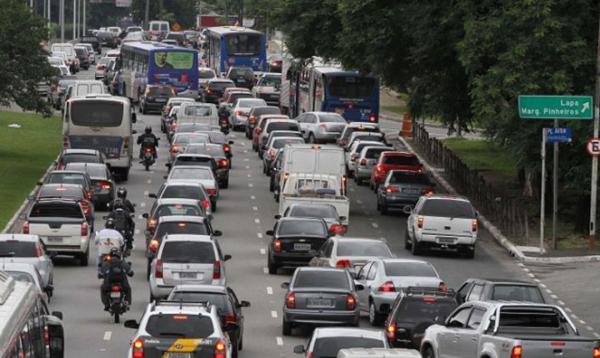Greve do Metrô faz prefeitura de São Paulo suspender rodízio de carros