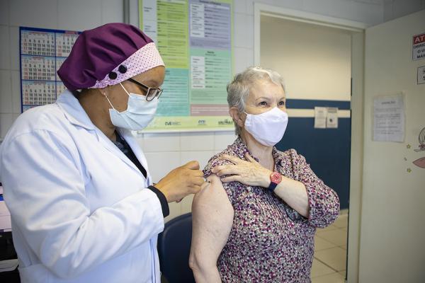 Cotia vacinou mais de três mil pessoas contra a gripe no Dia D