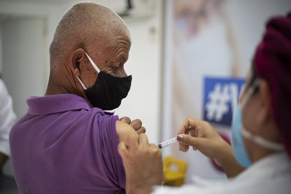 Toda quarta-feira tem 2ª aplicação da Coronavac para quem ainda está com a dose em atraso