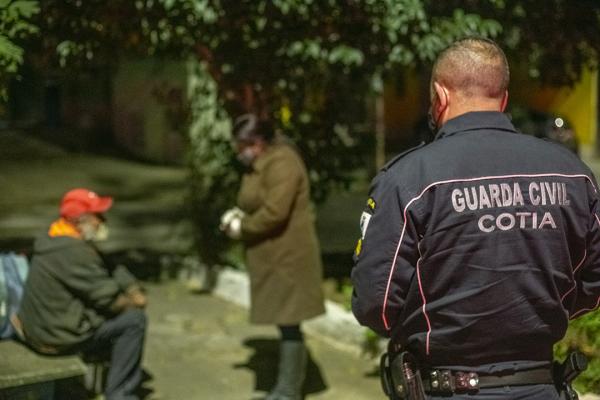 Prefeitura de Cotia faz força-tarefa para imunizar pessoas em situação de rua