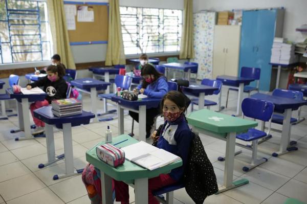 Alunos da rede municipal de Cotia retomam atividades presenciais em segurança