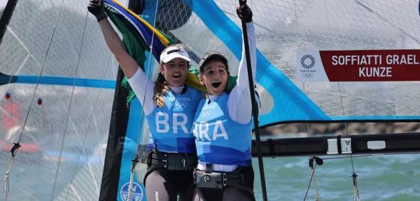 Kahena Kunze e Martine Grael conquistam medalha de ouro em Tóquio