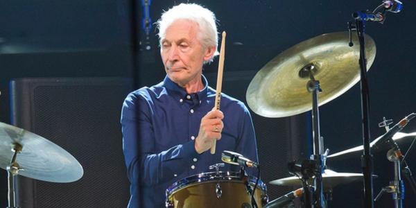 Charlie Watts, baterista dos Rolling Stones morre aos 80 anos