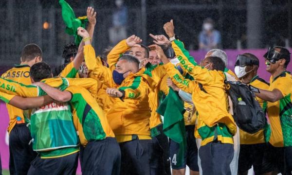Seleção brasileira de futebol de 5 é pentacampeã em Tóquio