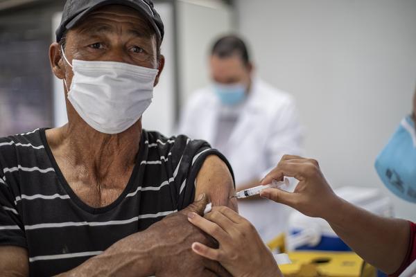 Covid19: Cotia reduz para 60+ a idade para recebimento da dose adicional da vacina