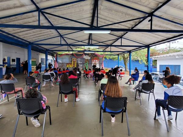 Com teatro e educação no trânsito, escolas de Cotia celebram o Dia das Crianças