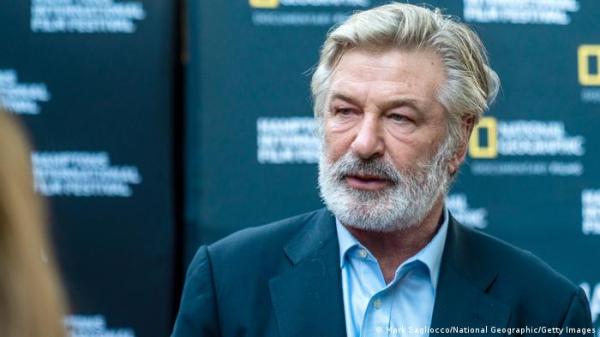 Disparo acidental de Alec Baldwin mata diretora e deixa um ferido em set