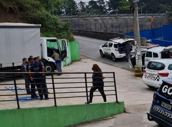 Guarda Civil, em dia de folga, frustra roubo e prende dois; um era foragido