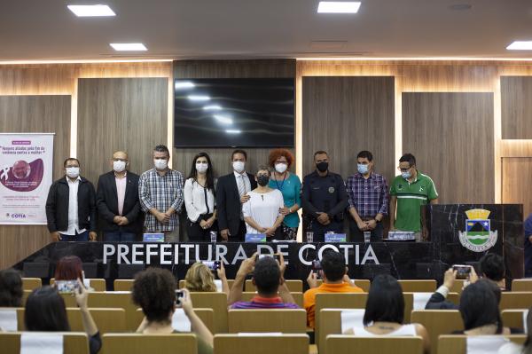 Cotia lança a 2ª edição do ‘Homem com Ciência’ no Dia do Laço Branco