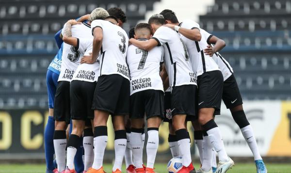 Corinthians inicia busca pelo 11º título com vitória
