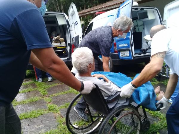 Prefeitura encerra atividades de asilo clandestino e dá destino aos idosos que viviam no local