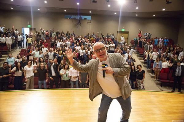 Marcelo Tas fez palestra gratuita sobre reinvenção de carreira na Era digital