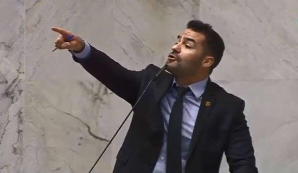 Podemos espera que Mamãe Falei peça para sair do partido, após áudios 