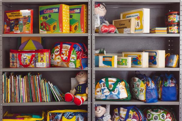 Prefeitura entrega brinquedos educativos para o Ensino Infantil  