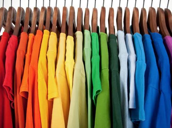 Entre os brasileiros que irão comemorar o Réveillon, 54% pretendem usar roupa nova, mostra pesquisa
