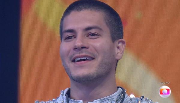 Arthur Aguiar vence o Big Brother Brasil 22 com 68,96% dos votos
