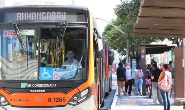 SP: comitê científico sugere volta do uso de máscara em local fechado