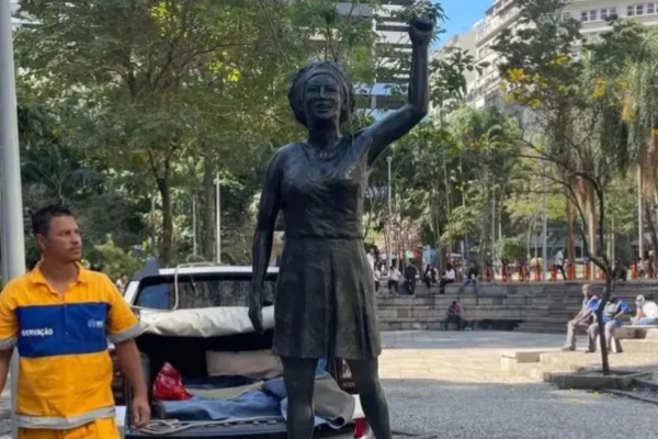 Estátua da ex-vereadora Marielle Franco é inaugurada nesta quarta no Rio