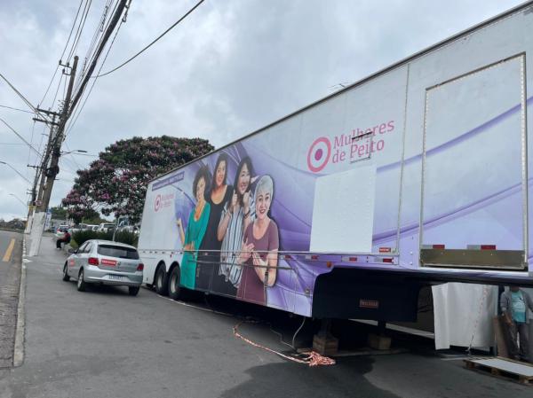 Cotia recebe a carreta da mamografia ‘Mulheres de Peito’ entre os dias 9 e 20 de agosto