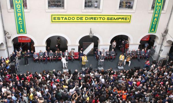 Ato pela democracia reúne intelectuais, empresários e políticos em SP
