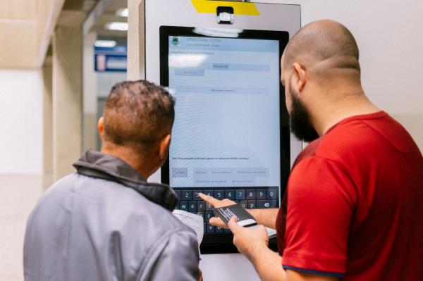 Setram inicia testes com totem de autoatendimento para consulta de multas, recursos e outros serviços