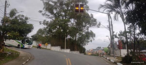 Setram de Cotia implanta semáforo em frente ao corpo de bombeiros