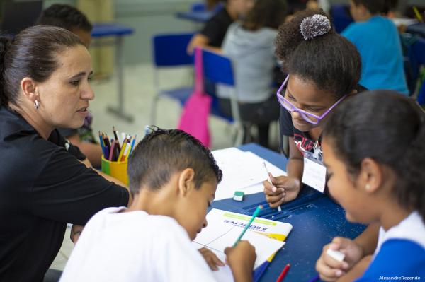 Alunos de Cotia participam de curso de férias de matemática de forma divertida