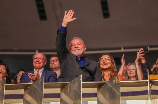 Lula lista problemas a serem enfrentados em primeiro discurso