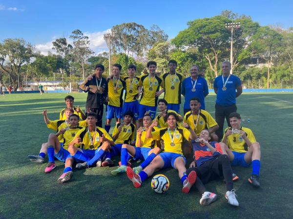 Sub 17 de futebol de campo de Cotia conquistou o bronze na Taça São Paulo 2022
