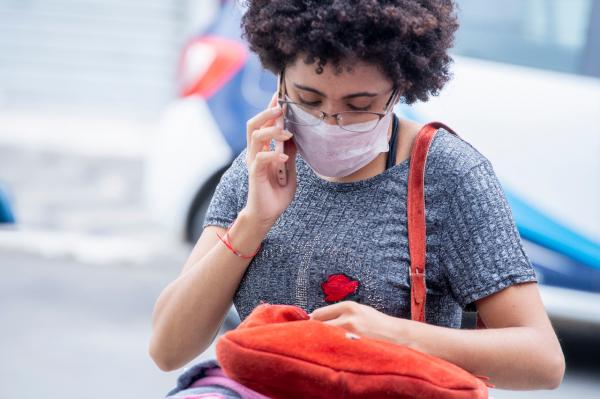 Secretaria de Saúde de Cotia recomenda o uso de máscaras em locais com grande movimentação de pessoas