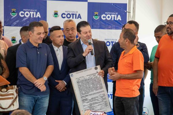 Donos de imóveis no Recanto dos Victors recebem Título de Propriedade