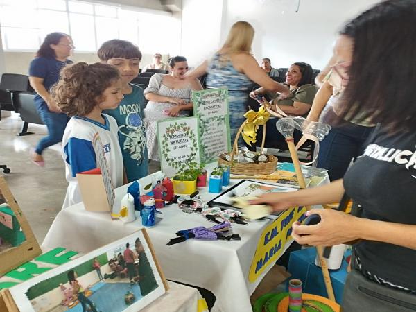 Alunos de Cotia encerram participação em projeto de empreendedorismo