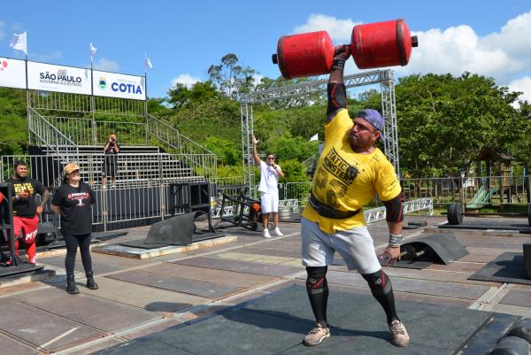 Flávio Nunes quer ser o primeiro brasileiro campeão do Força Bruta, no dia 15, em Cotia