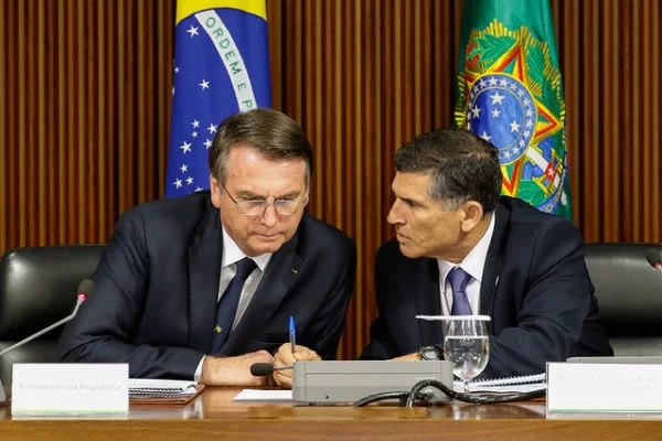 General Santos Cruz não considera Bolsonaro “de direita”