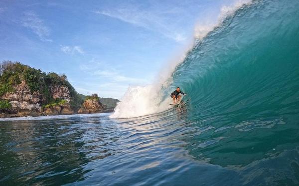 Surfista brasileiro Márcio Freire morre em acidente em Nazaré
