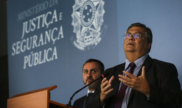 Dino diz que PF fará novas prisões de participantes de atos golpistas