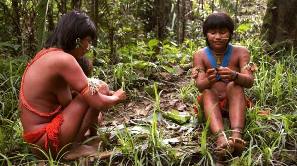 Governo apura denúncia de 30 jovens Yanomami grávidas de garimpeiros invasores