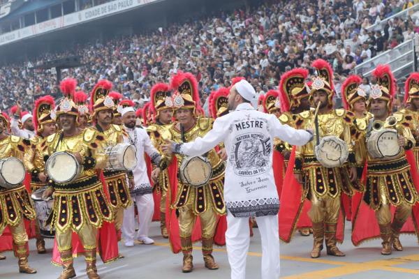 Escolas de São Paulo mostram cultura negra, indígenas e samba