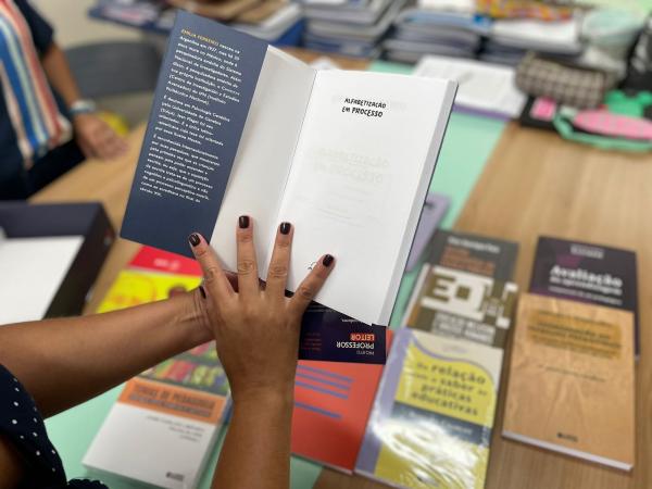 Prefeitura de Cotia altera legislação em favor de servidores da educação