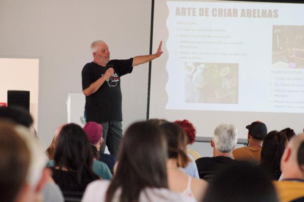 1º Fórum das Abelhas reuniu especialistas sobre o assunto em Cotia