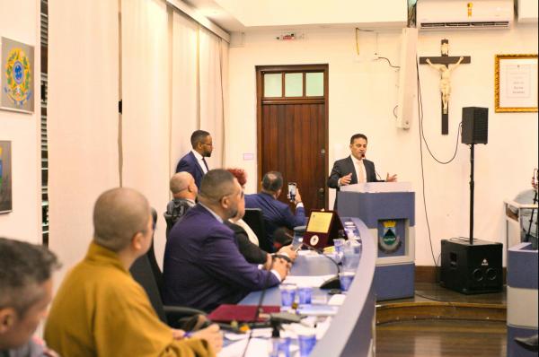 Durante sessão solene de 167 anos de Cotia, prefeito anuncia pacote de investimentos