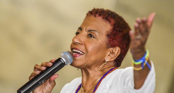 Por motivos de saúde, Leci Brandão cancela show em Cotia