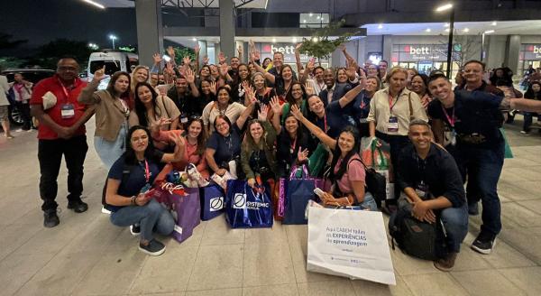 Educadores de Cotia participaram do maior evento de educação e tecnologia da América Latina