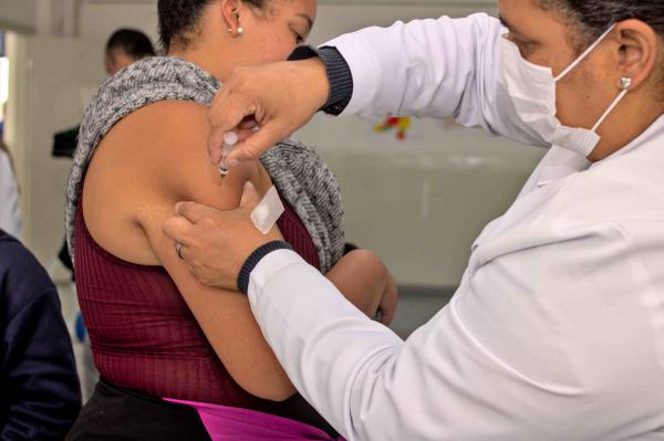 Em junho, Cotia terá horário estendido até as 20h para vacinação em três UBSs