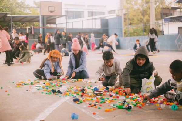 Escola de Cotia arrecada quase 40 mil tampinhas plásticas em prol de crianças com câncer