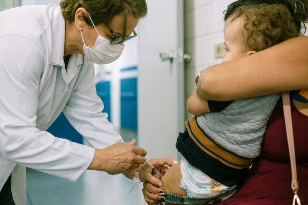 Professores e profissionais da educação devem se vacinar contra a meningite